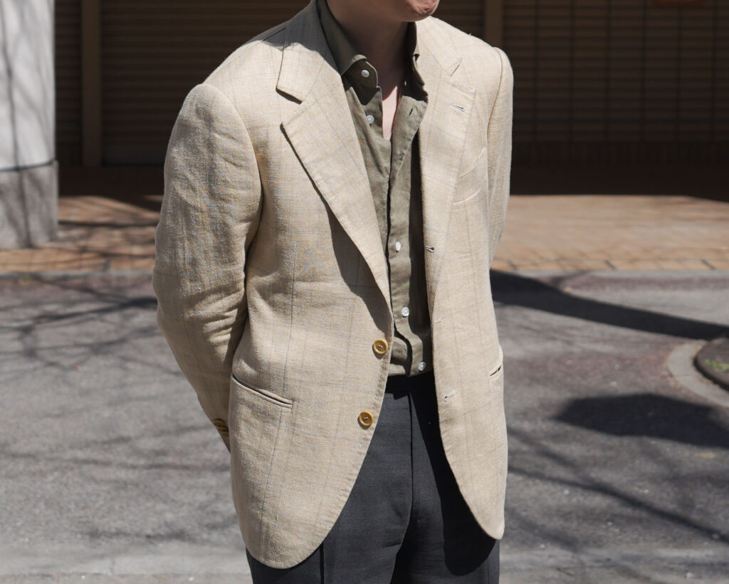 リネンのスーツの画像