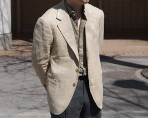 リネンのスーツの画像